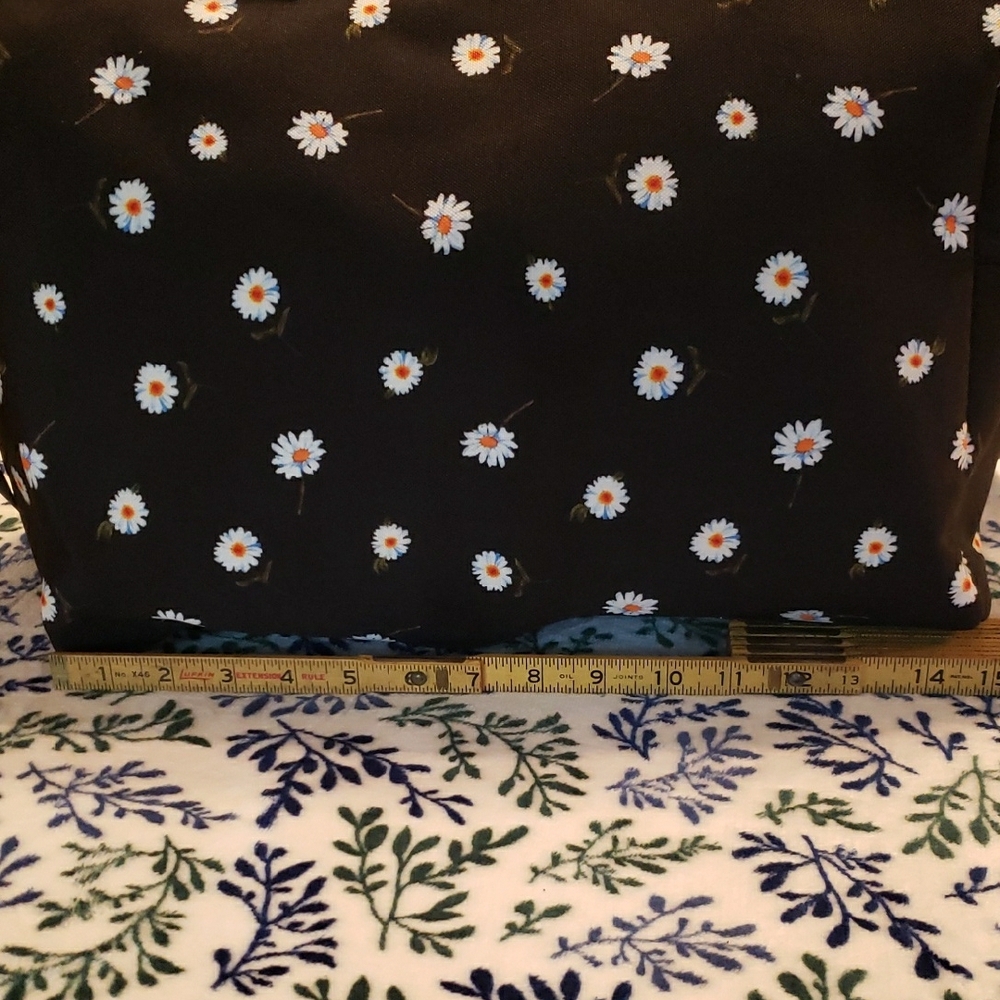 Alice + Olivia Black Floral Duffle Bag and Bucket Hat Set - Picture 2 of 13